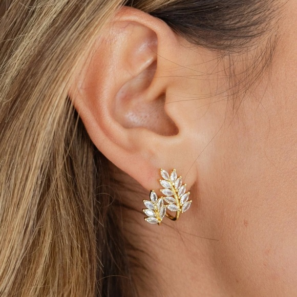SC JEWELRY Jewelry - Leaf Earrings 14k Gold Plated Real Zirconia